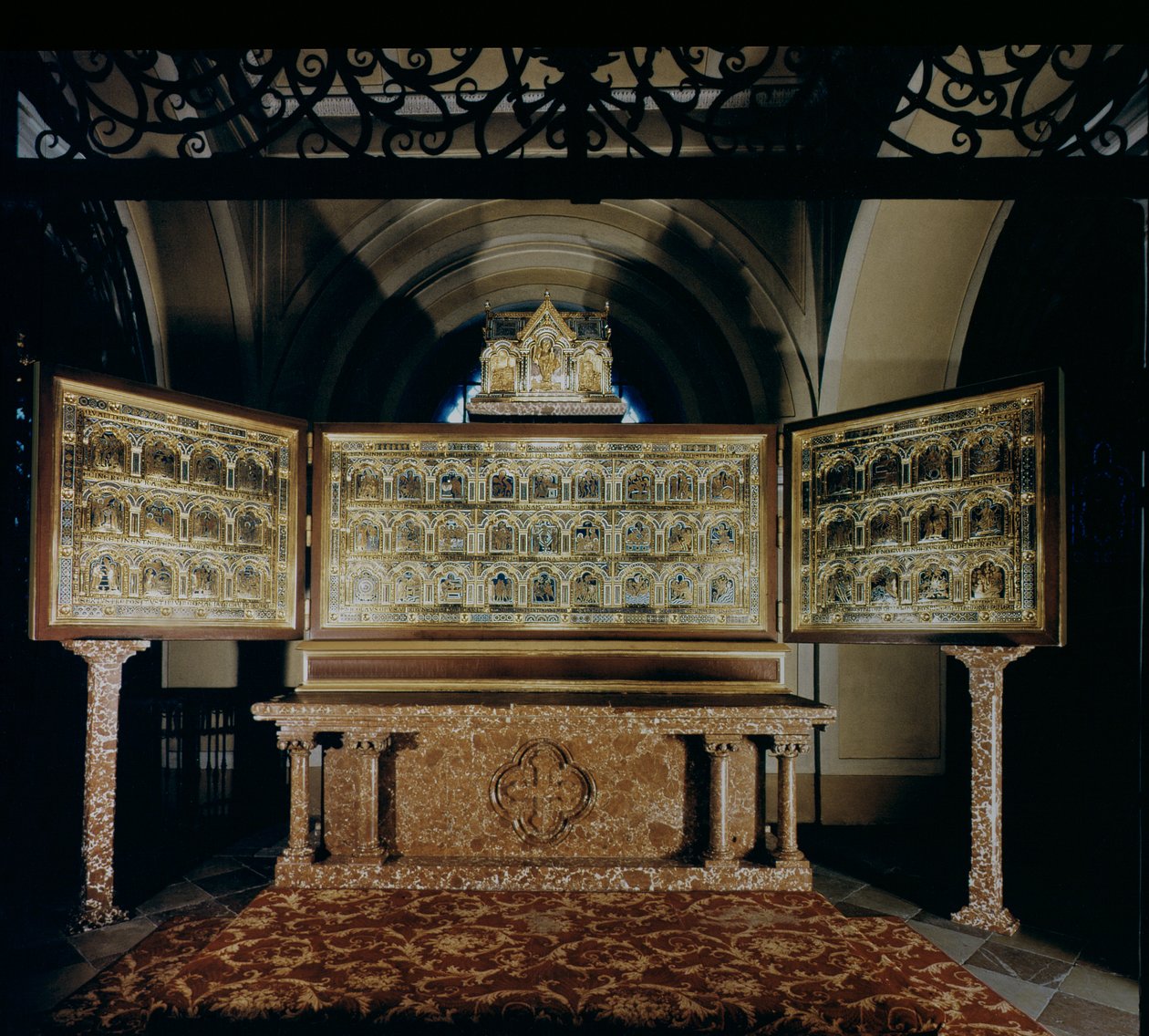 Verduner-alteret, med 51 paneler, der viser bibelske scener, 1181 (champleve-emaljeværk) af Nicholas of Verdun