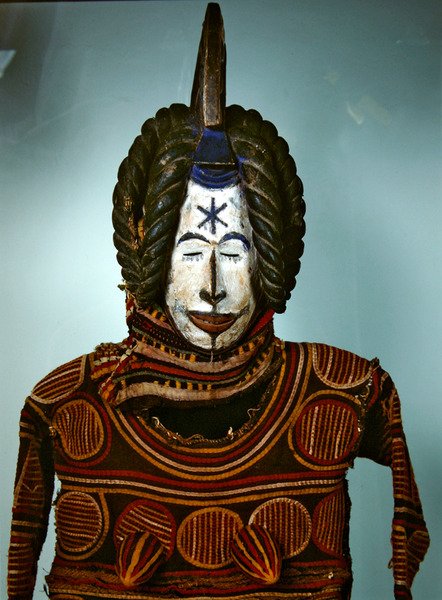 Mawo maske, Ibo (træ, maling og stof) af Nigerian