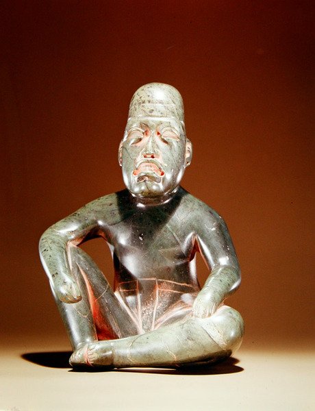 Jade figur (jadite med resterende maling) af Olmec