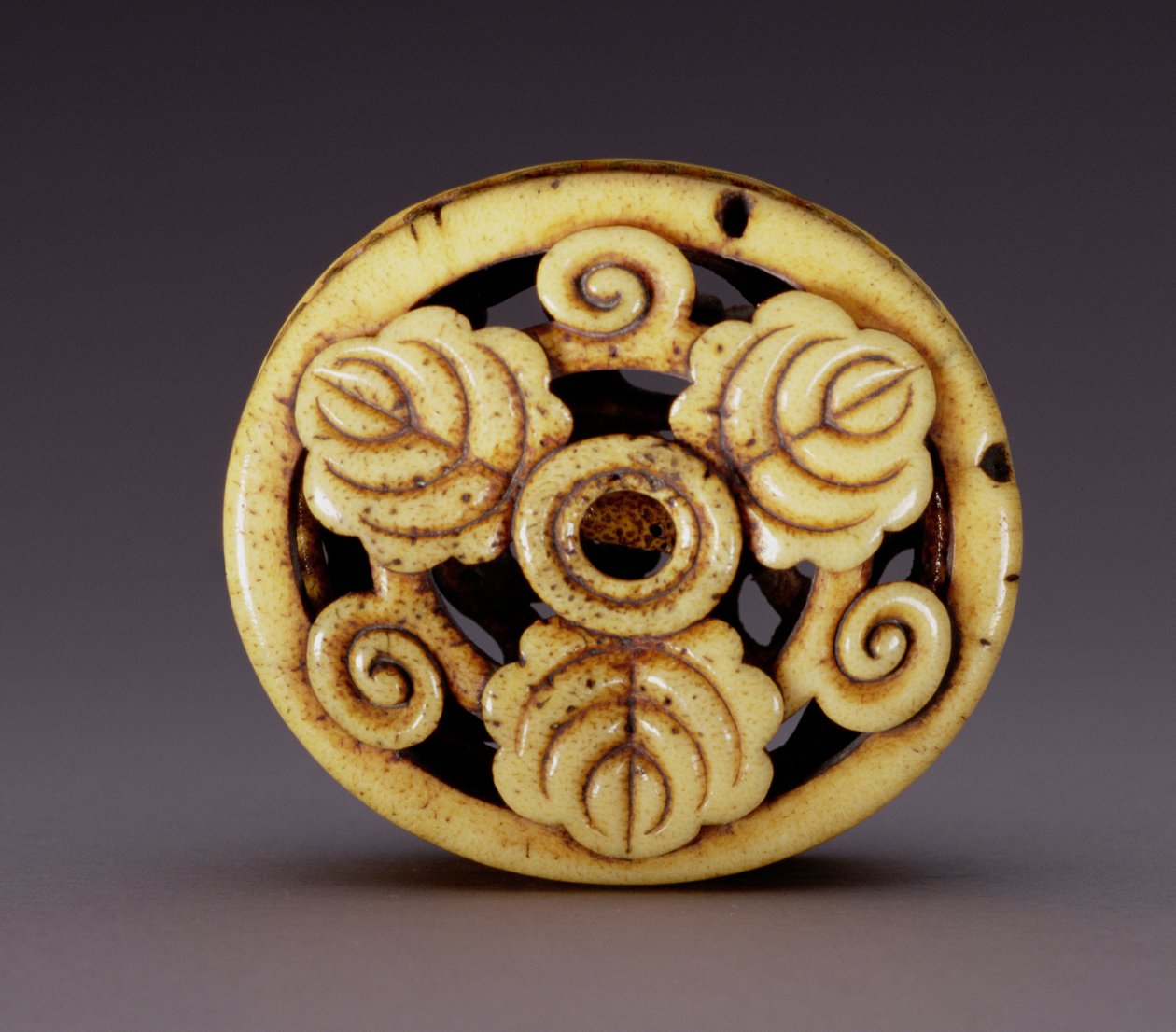 Netsuke i form af en æske (hako) c.1870 (hjort-gevir) (for låg se 195498) af Ozaki Kokusai