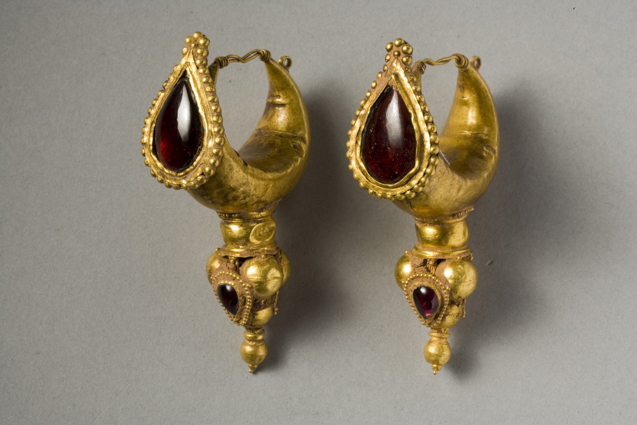 Øreringe (guld og granat) af Parthian School
