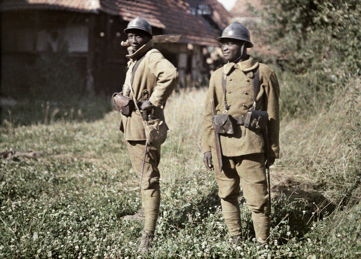 To senegalesiske soldater, der tjener i den franske hær som infanterister, Frankrig, 22. juni 1917 (autokrom) af Paul Castelnau