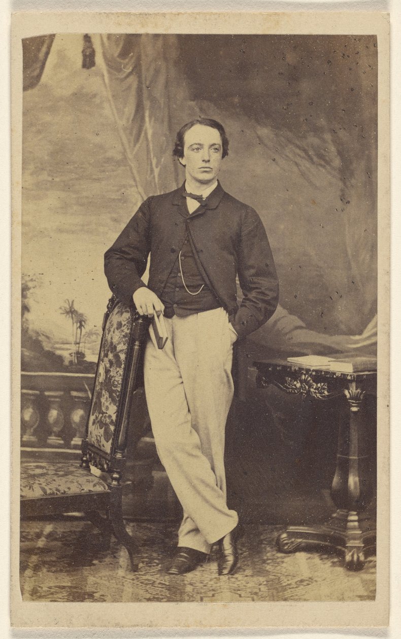 [Uidentificeret mand, stående] af Pearson and Patterson