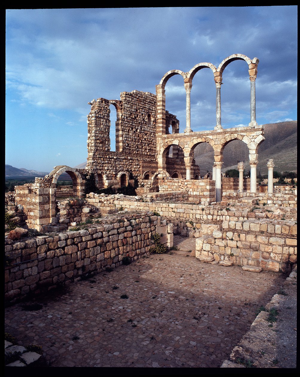 Udsigt over byen, 705-710 e.Kr af Period Umayyad