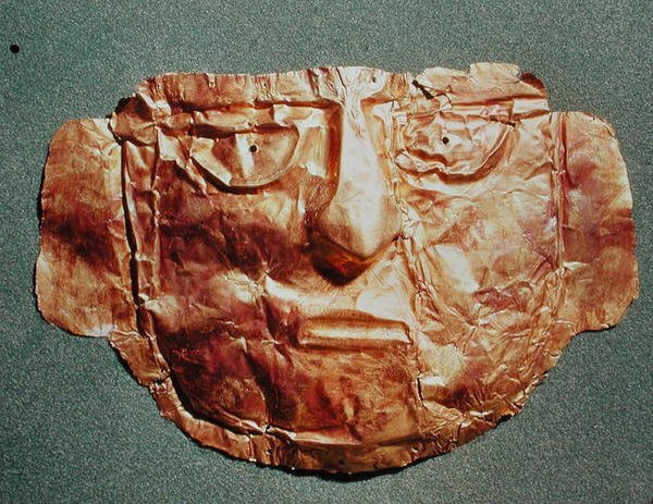 Mumie maske, fra Peru (guld) af Peruvian School