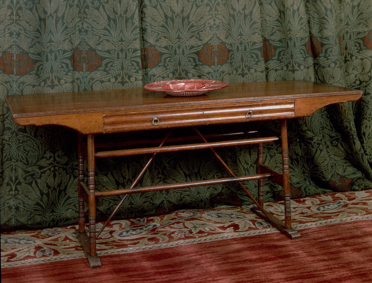 Sidebord, designet til Morris og Co. (egetræ) af Philip Webb