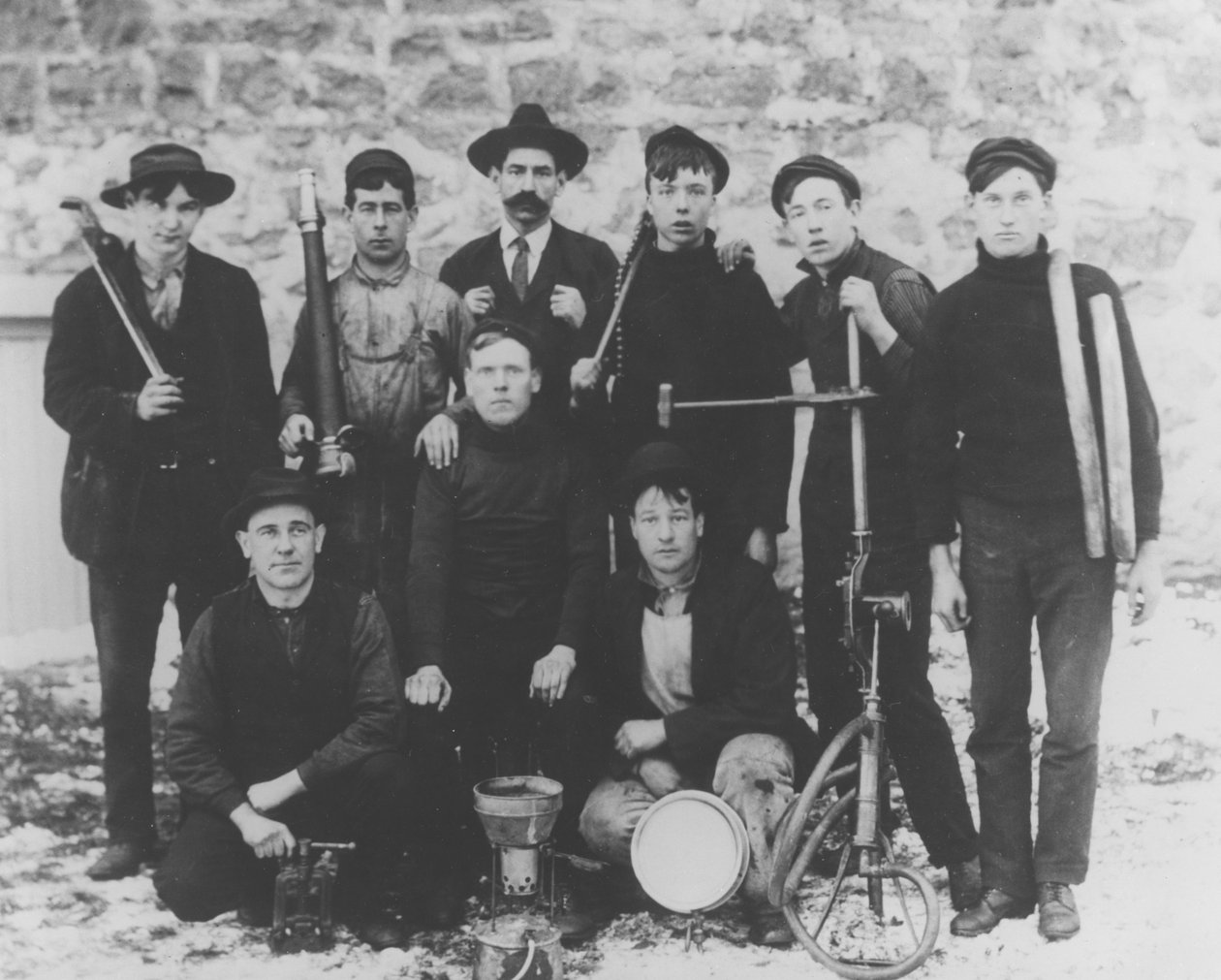 W. F. Lynch and pipefitter group, 1905 af Pierre A. Gentieu