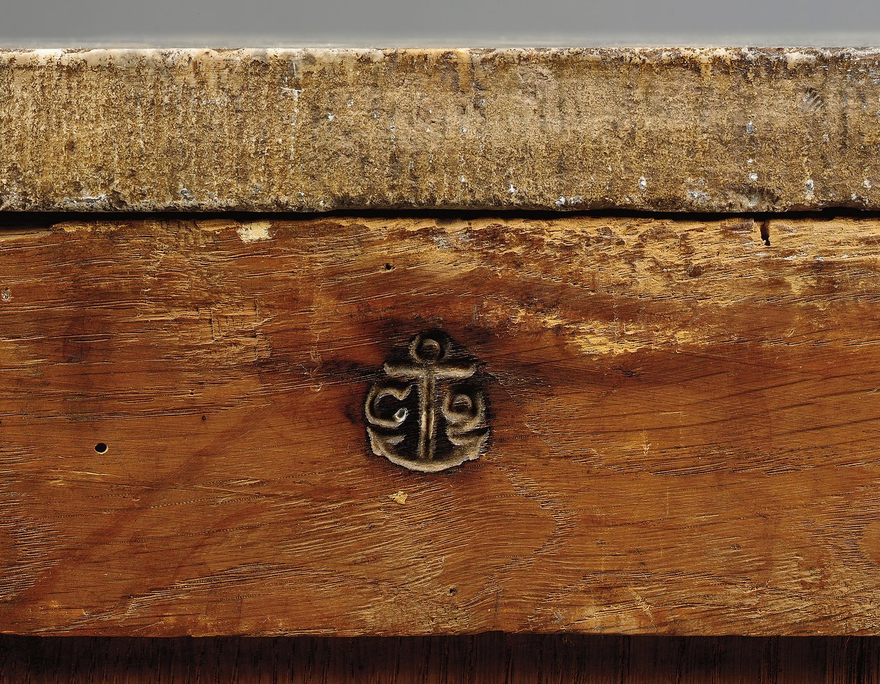 Detalje af en Louis XV-kommode af Pierre Roussel
