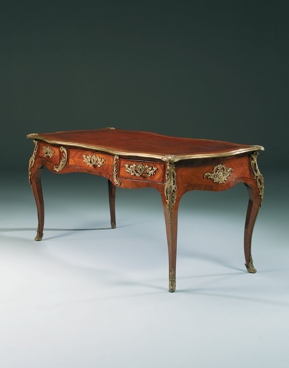 Louis XV fladt skrivebord af Pierre Roussel