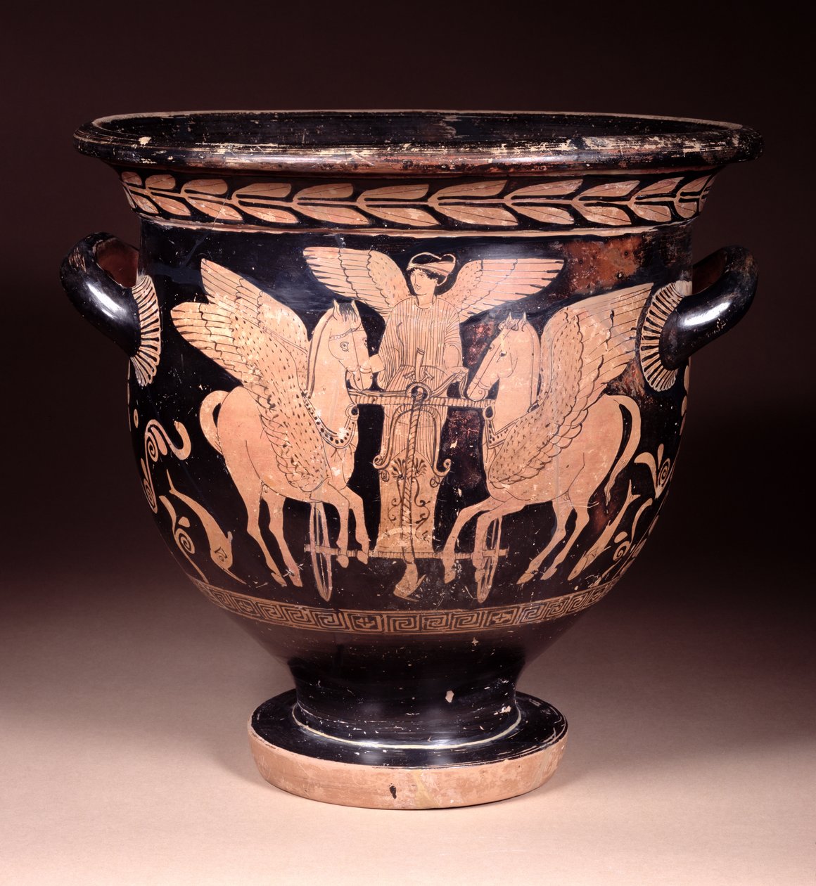 Klokkekrater med rød figur, der forestiller Eos, der kører på sin stridsvogn fra havet, Lucanian, ca. 440-420 f.Kr. (keramik) af Pisticci Painter