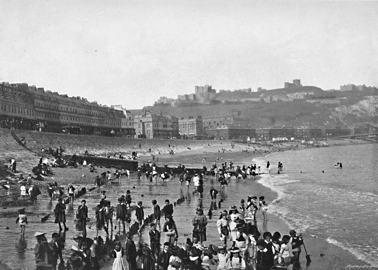 Dover: Slottet og stranden, c1896 af Poulton and Co