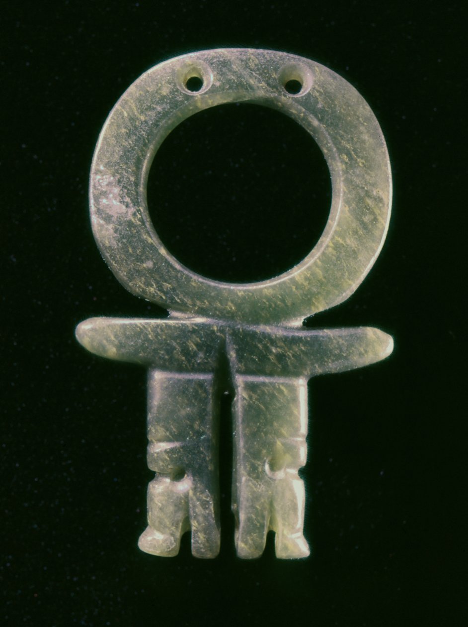 Cirkulært vedhæng med to alligatorhoveder, fra Guacimo, Linea Vieja area (mellemgrøn jade) af Pre Columbian Pre Columbian