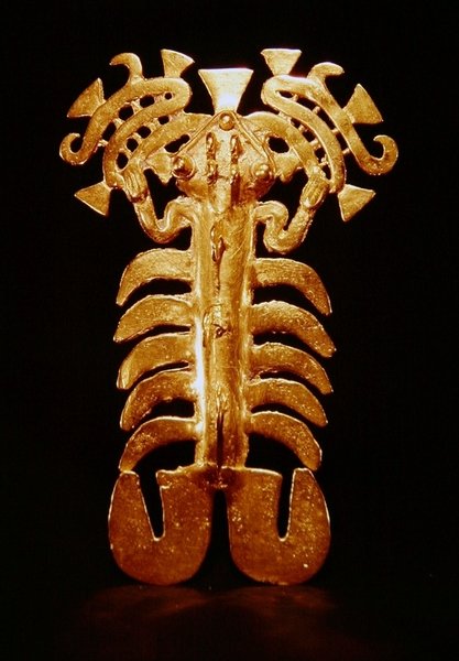 Vedhæng, der repræsenterer et mytologisk dyr, fra Puerto Jimenez, Osa-halvøen, Costa Rica (guld) af Pre Columbian Pre Columbian