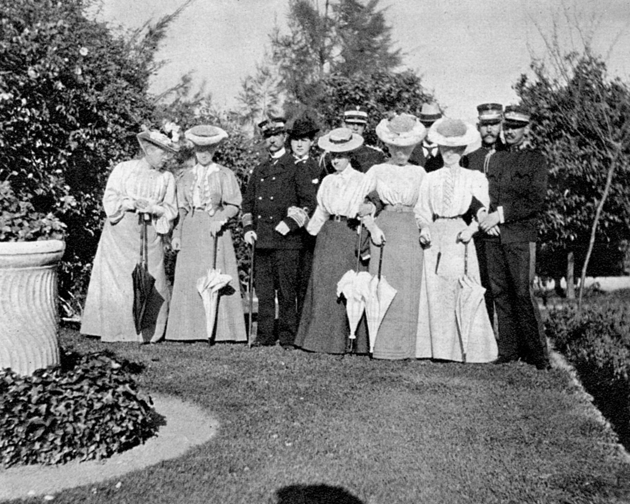 Familiegruppe i Athen, 1908. af Queen Alexandra
