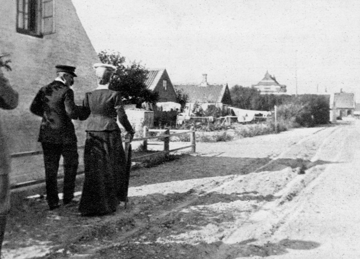 Landing at Skagen, Denmark, 1908. af Queen Alexandra