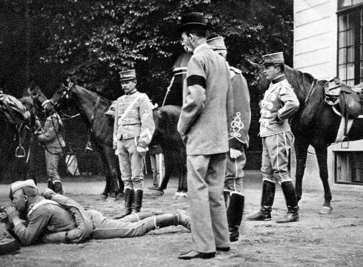 Test af den nye gentagelsesriffel, 1908. af Queen Alexandra