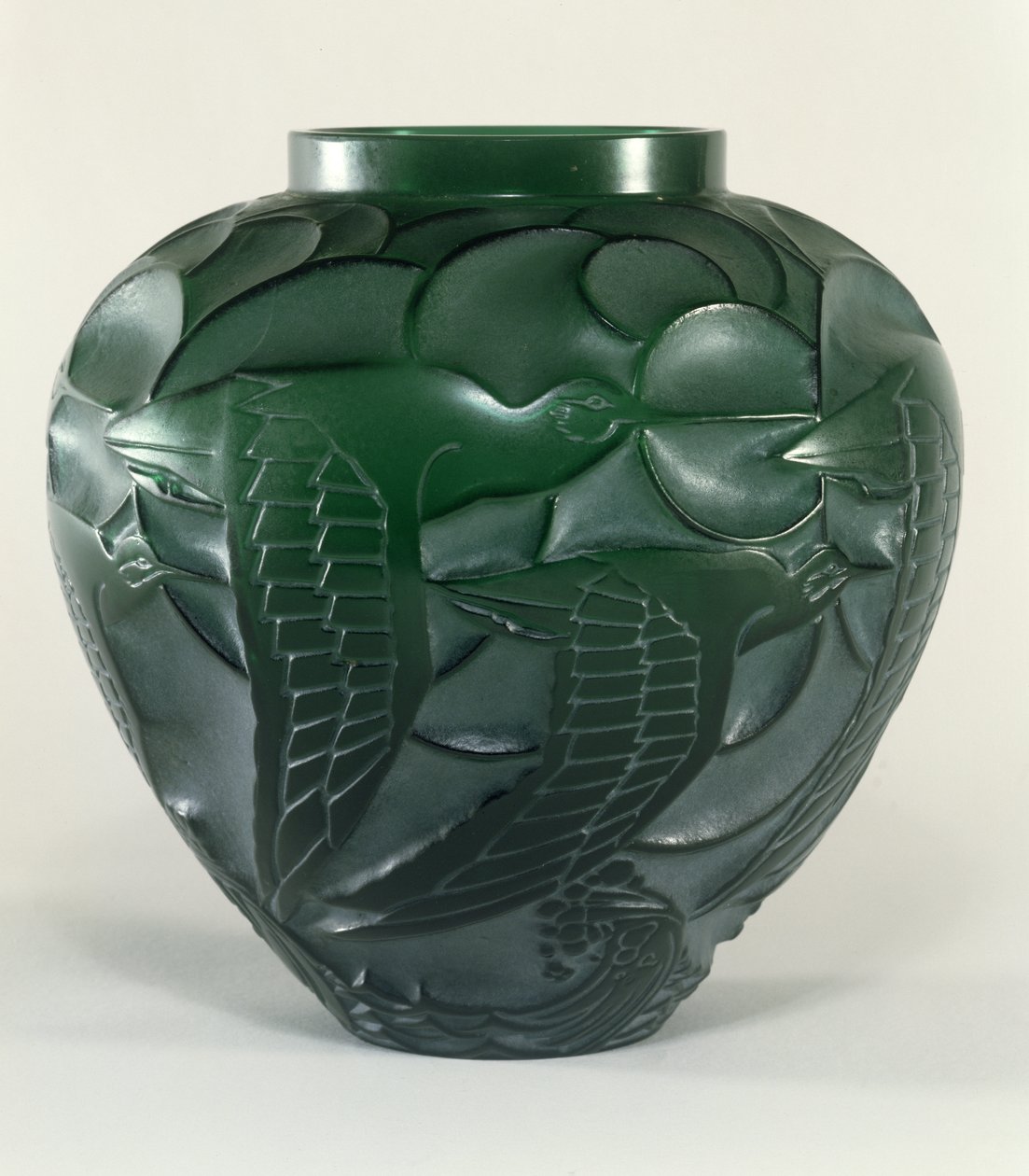 Curlew Vase, 1931 (grøn og hvid patina på grønt glas) af Rene Jules Lalique