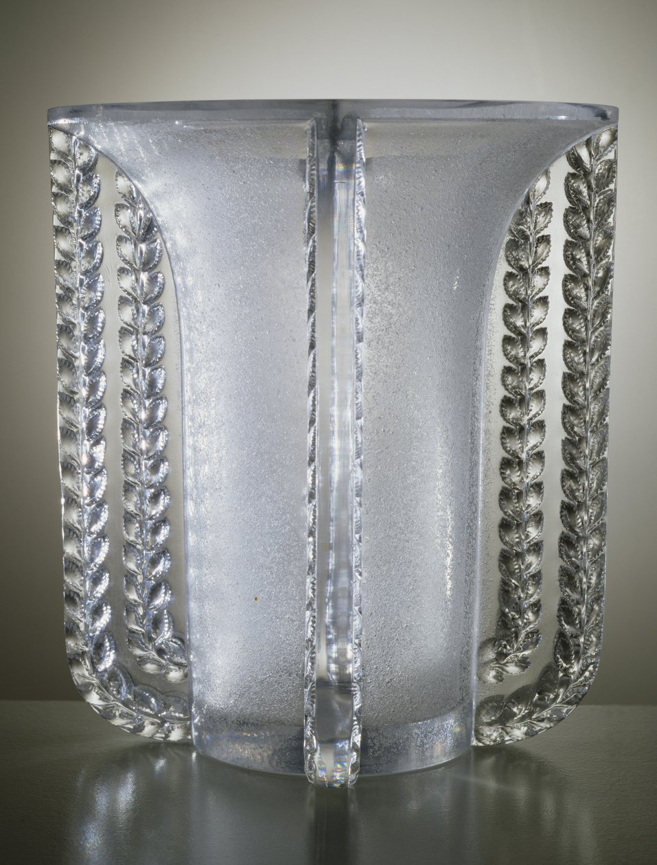 Marignane Vase, 1936 (pressestøbt glas) af Rene Jules Lalique
