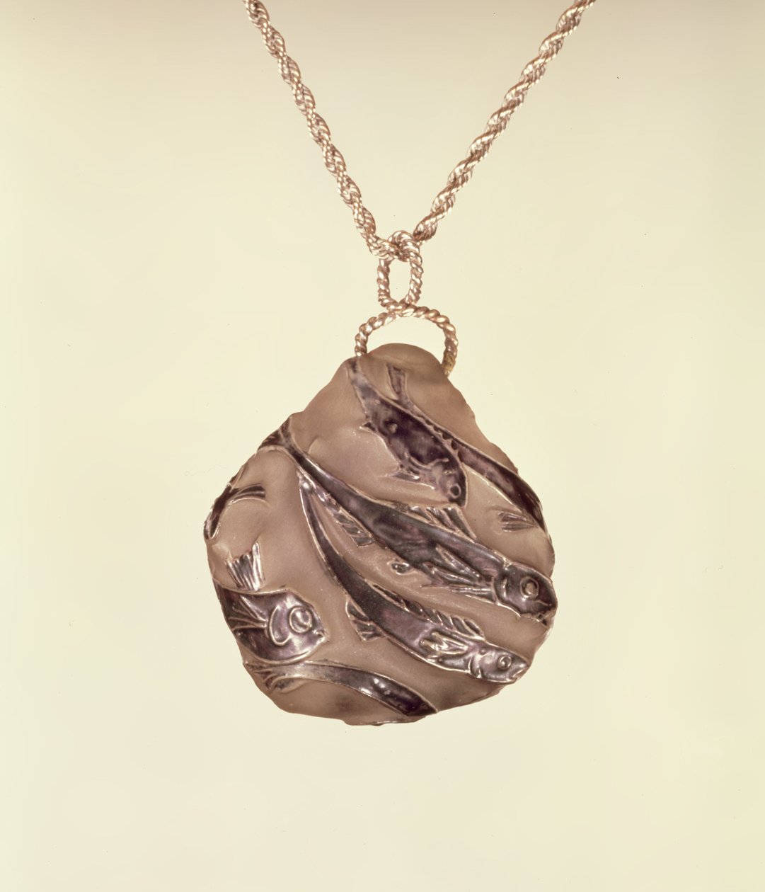 Vedhæng med matteret glasoverflade af Lalique, ca. 1902 af Rene Jules Lalique