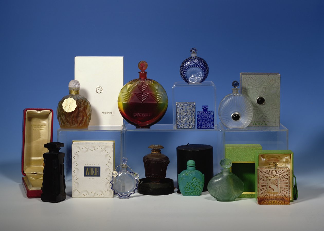 Udvalg af duftflasker (glas) af Rene Jules Lalique