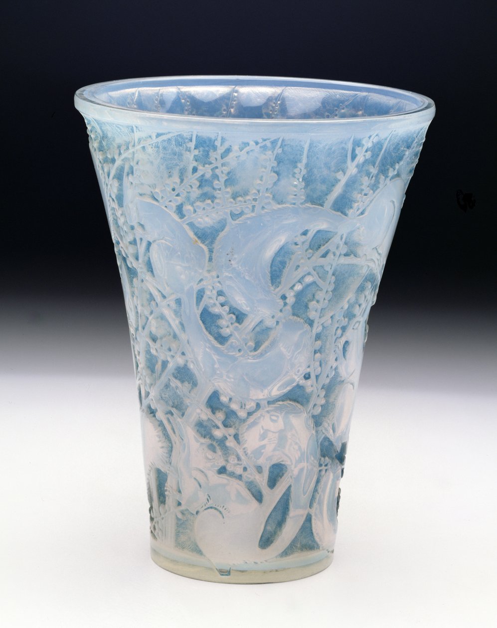 Senart Vase, 1934 (blå patina på opaliserende glas) af Rene Jules Lalique
