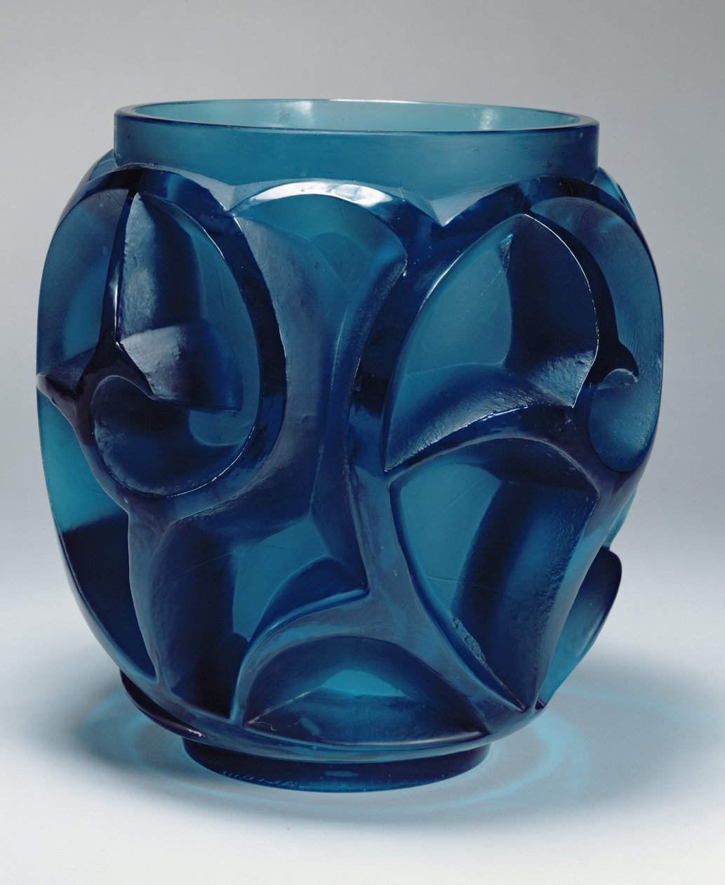 Whirlpools Vase, 1926 (pressformet akvamarinfarvet glas) af Rene Jules Lalique