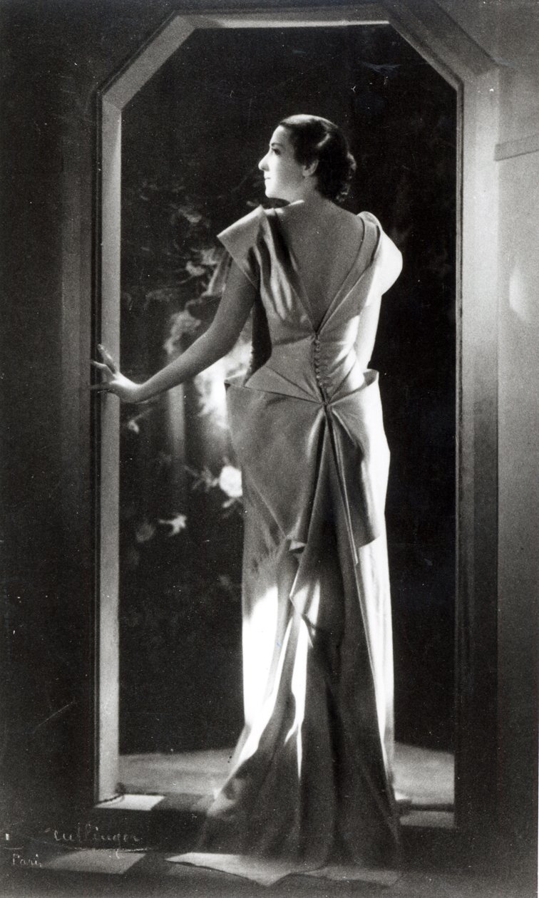 Kjole designet af Madeleine Vionnet (1876-1975) af Reutlinger Studio