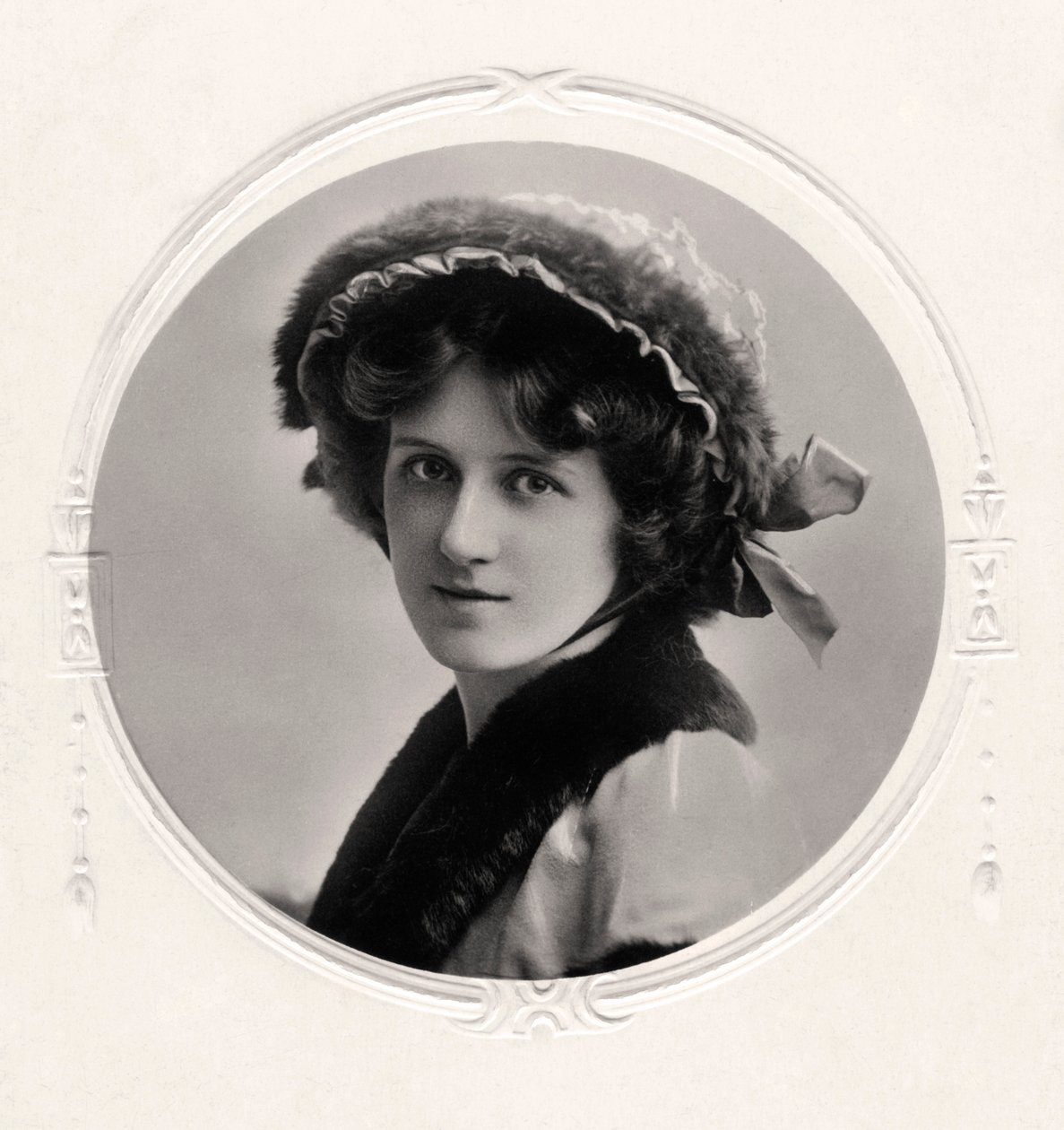 Nina Sevening, britisk skuespillerinde, begyndelsen af det 20. århundrede. af Rita Martin