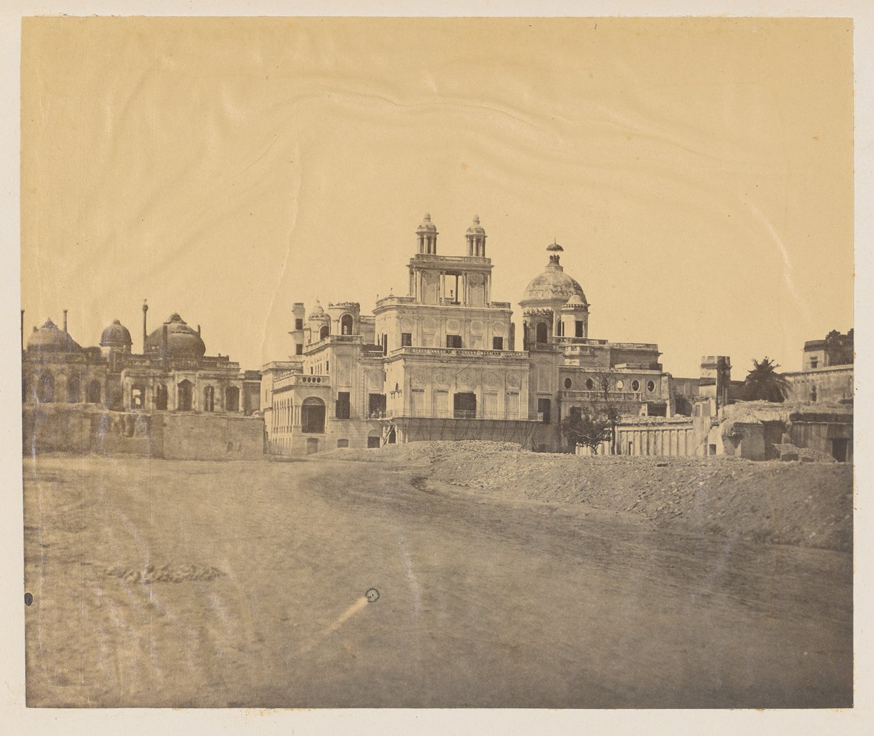 [Palads efter oprøret i 1857]. af Robert C. Tytler