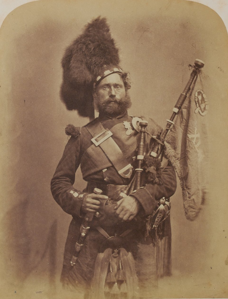 Piper David Muir, 42nd Highlanders (Black Watch) af Robert Howlett