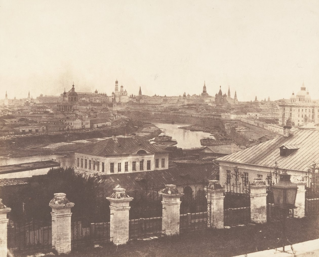 Moskva, Kreml i det fjerne, 1852. af Roger Fenton
