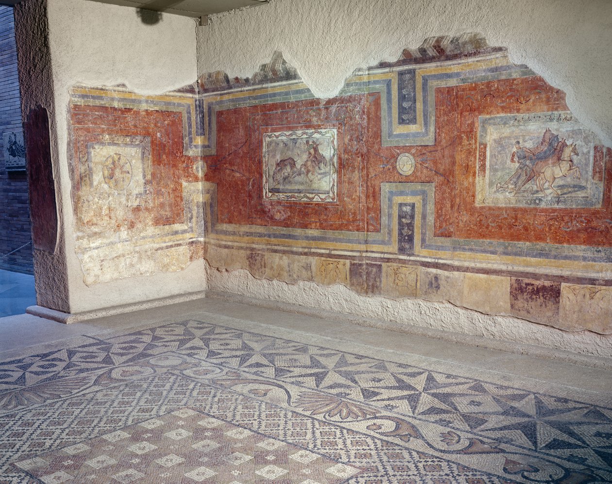 En genskabelse af det indre af et romersk hus med mosaikgulve og vægmalerier med cirkus- og jagtscener (fresko og mosaik). af Roman