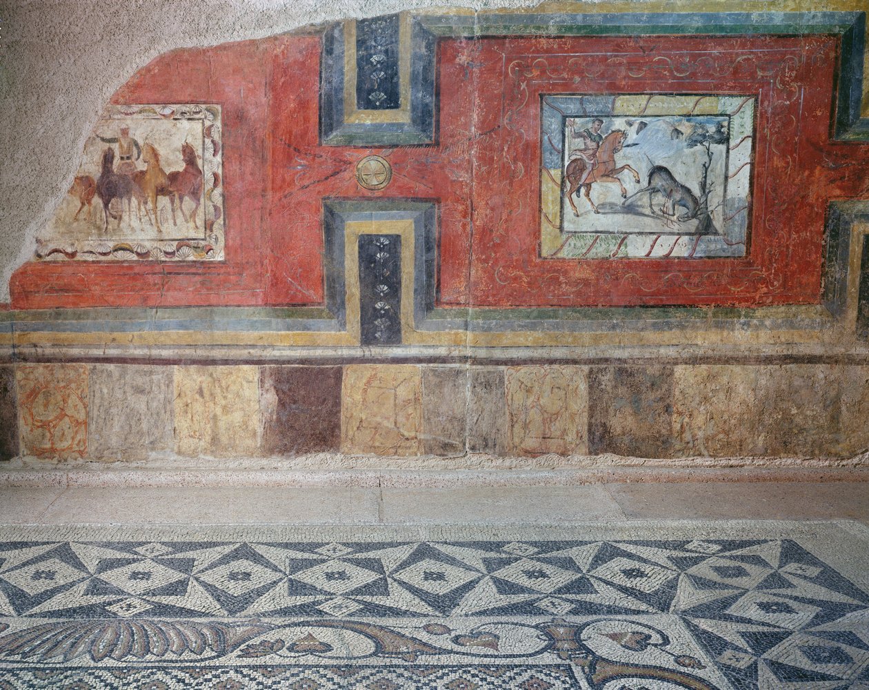 En genskabelse af det indre af et romersk hus, med mosaikgulve og vægmalerier, der viser cirkus- og jagtscener (fresco og mosaik) af Roman