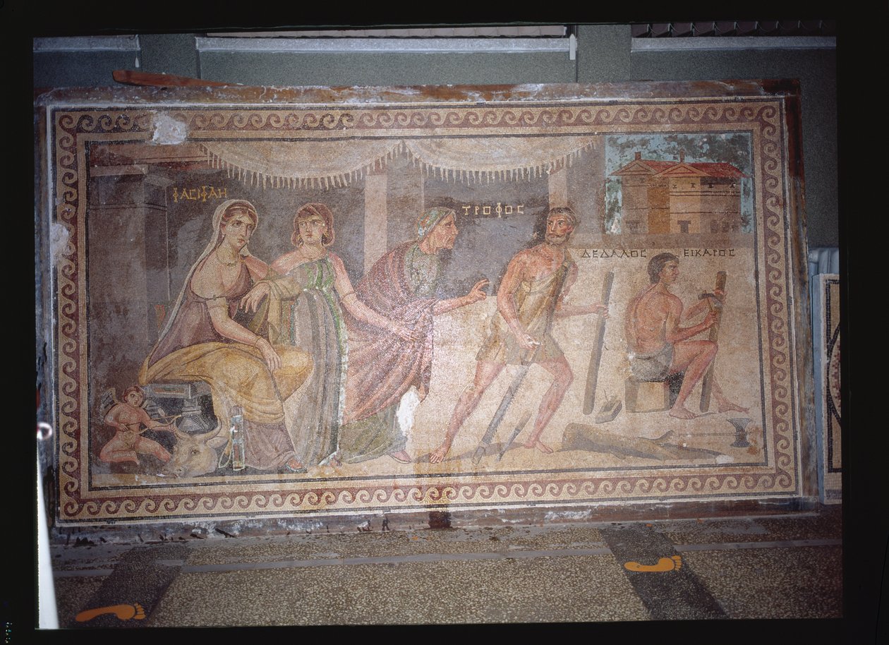 Etage, der viser udformningen af en træko til dronning Pasiphae, fra Belkis (nu Zeugma) Tyrkiet (mosaik) af Roman