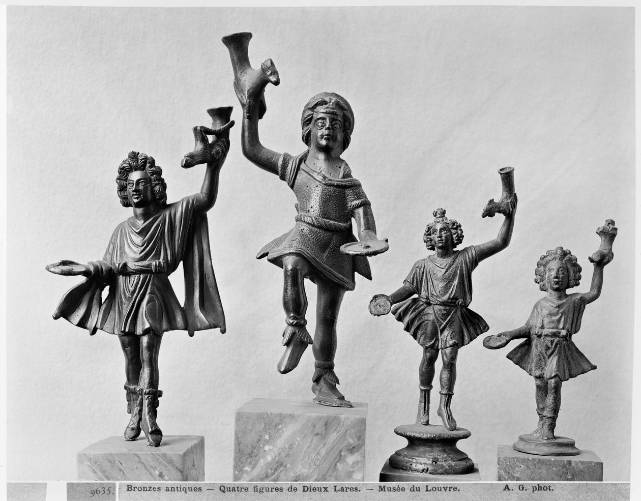 Fire figurer af Lar (bronze) af Roman