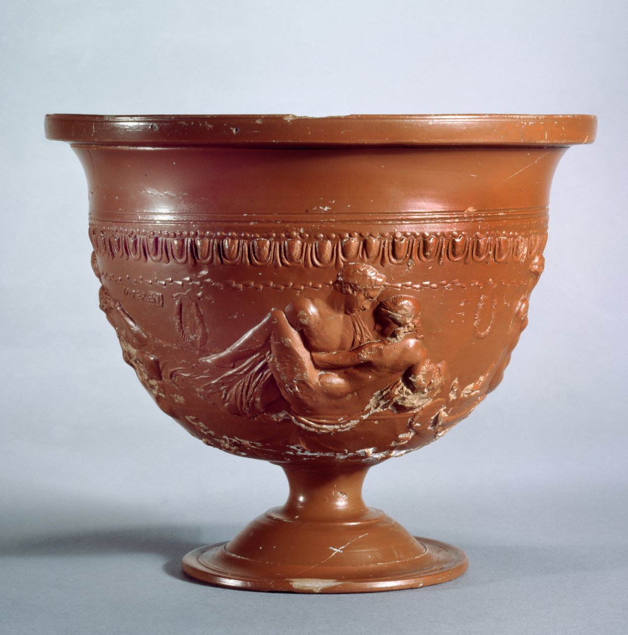 Krater med elskende, Arezzo, ca. 1. århundrede f.Kr. til 1. århundrede e.Kr. (rød glasur keramik) af Roman
