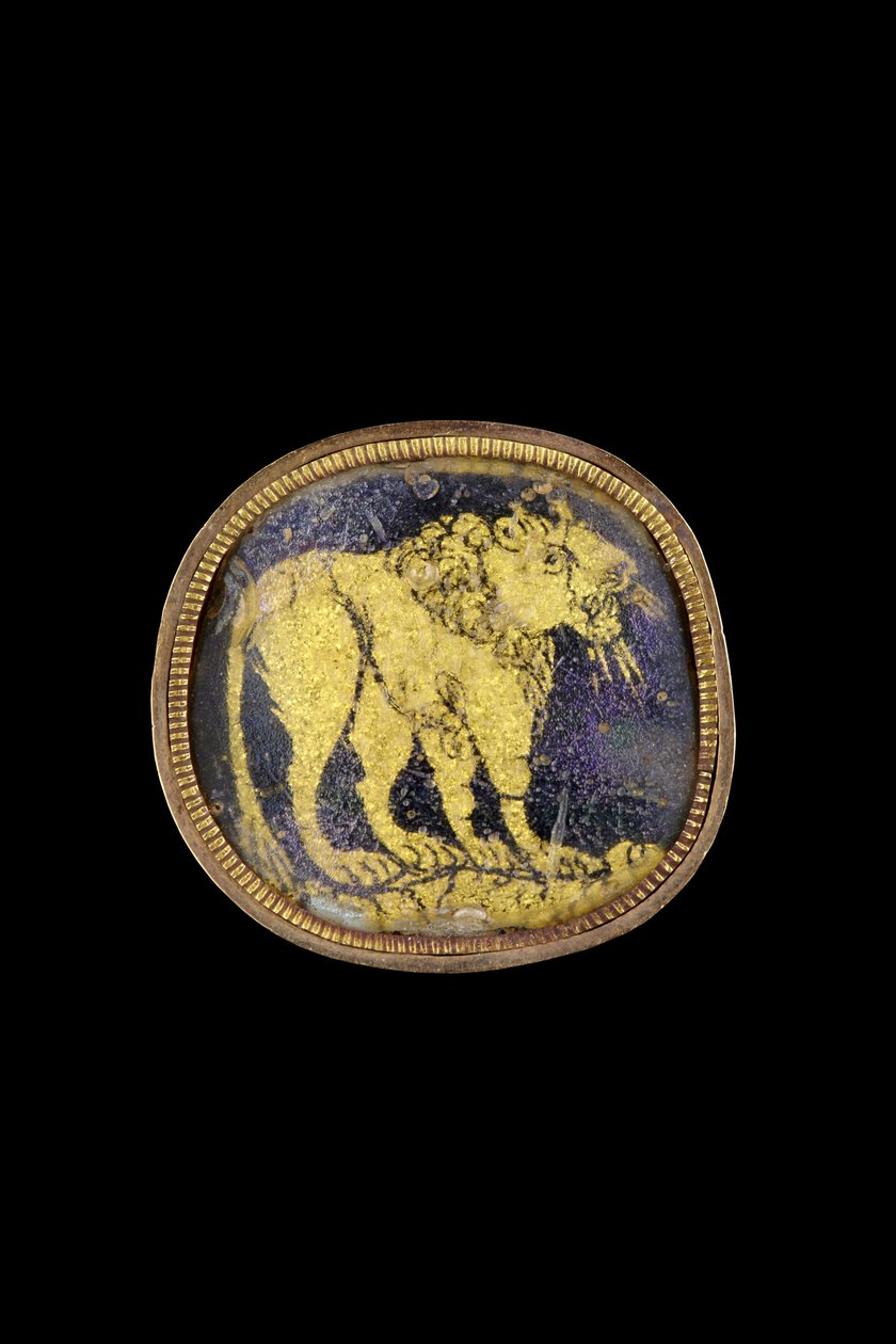 Medaljon med en løve stående på ujævn grund, 3.-4. århundrede e.Kr. (guld, glas og kobberlegering) af Roman