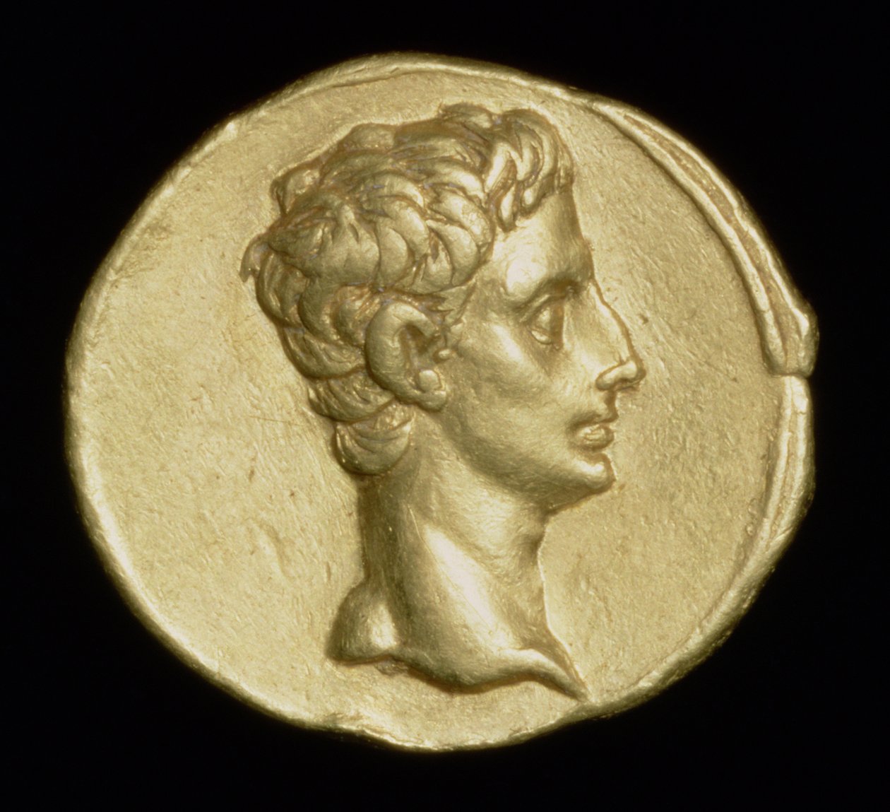Forsiden af en aureus-mønt forestillende kejser Augustus, ca. 18-16 f.Kr. (guld) af Roman