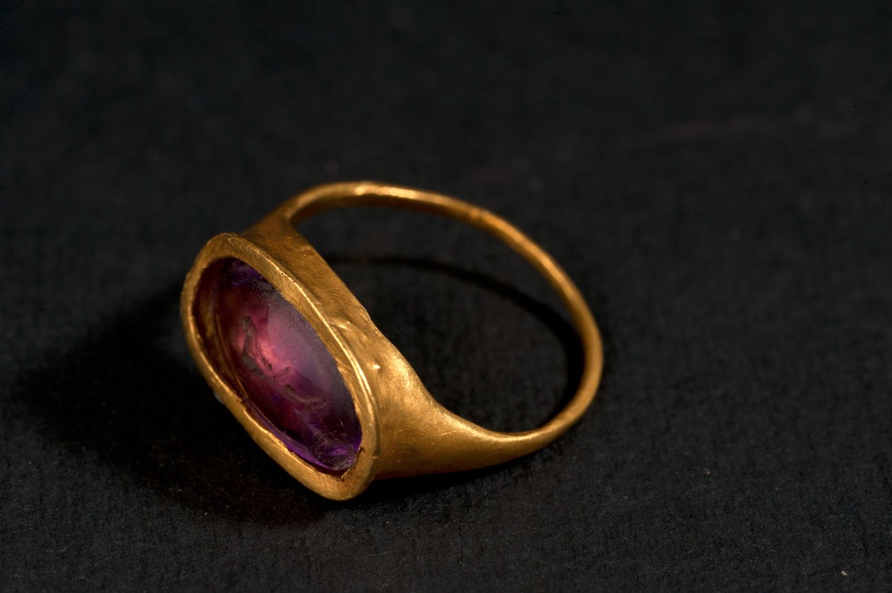 Ring (guld og ametyst) af Roman
