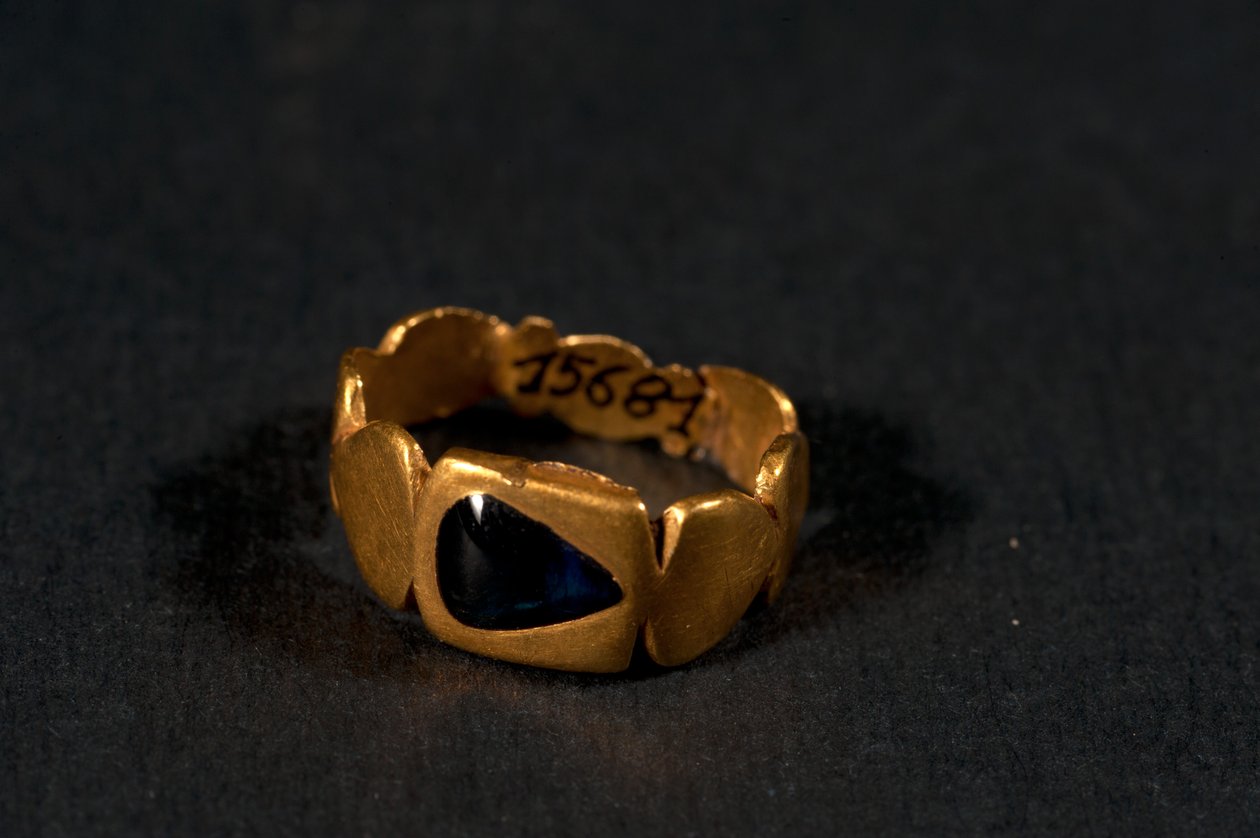 Ring (guld og safir) af Roman