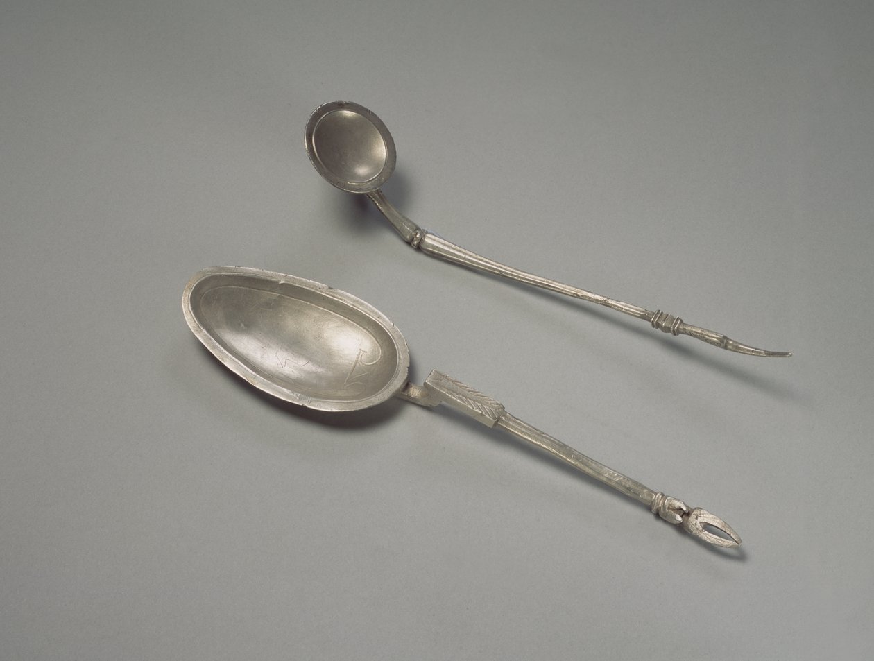 Sølvske og "Cochleare" (sølv) af Roman