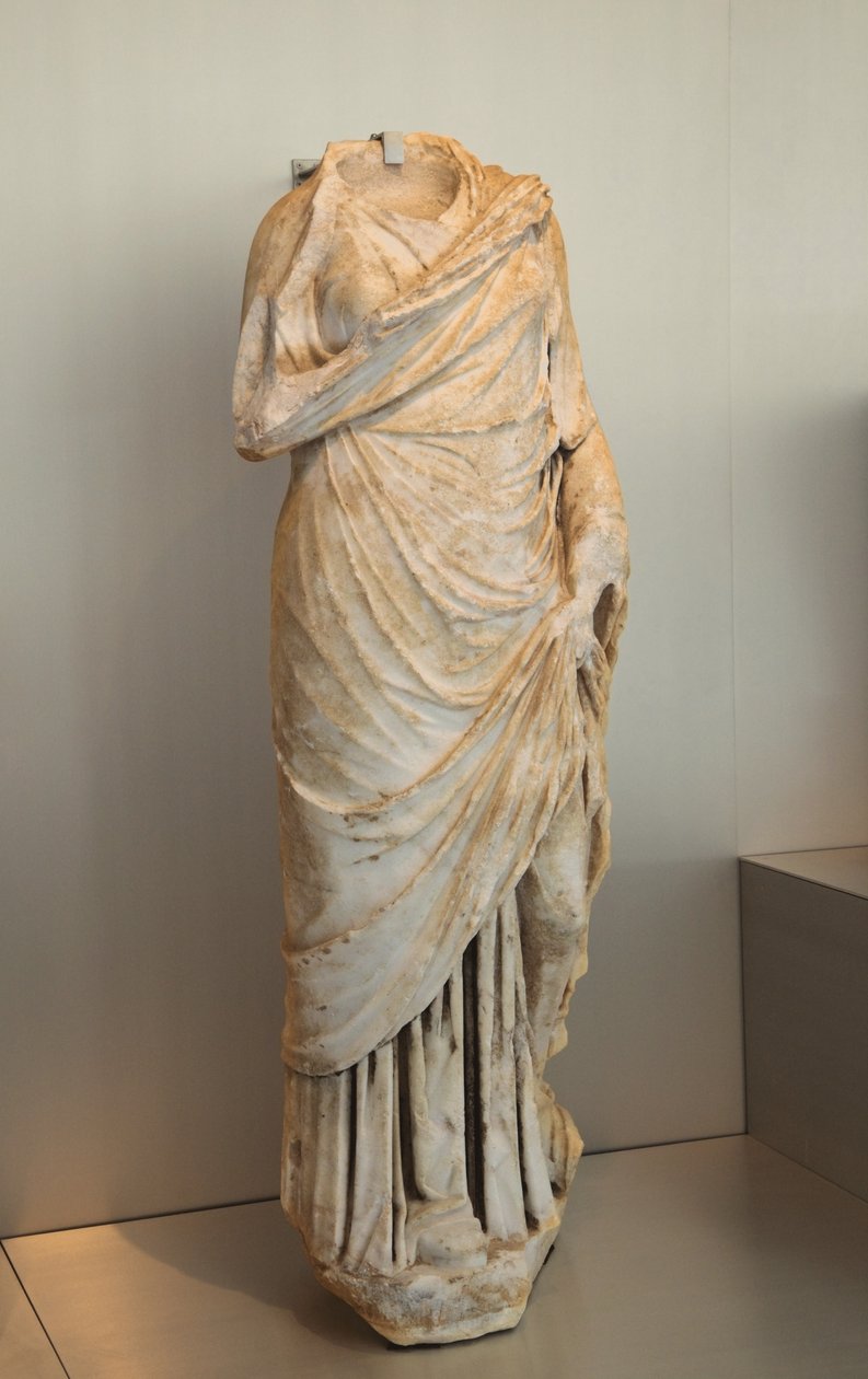 Statue af kvinde (marmor) af Roman