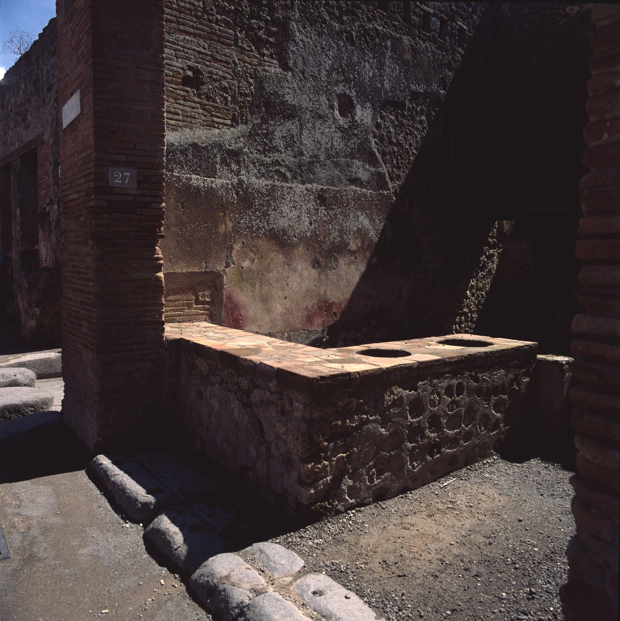 Latrinet af Roman