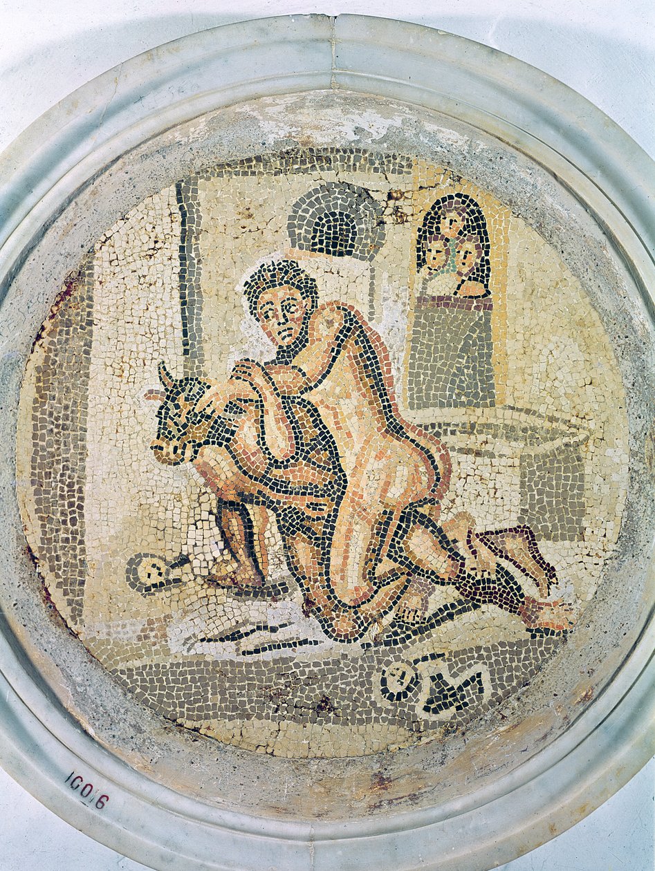 Theseus, der kæmper med Minotaurus i labyrinten (mosaik) af Roman Imperial Period
