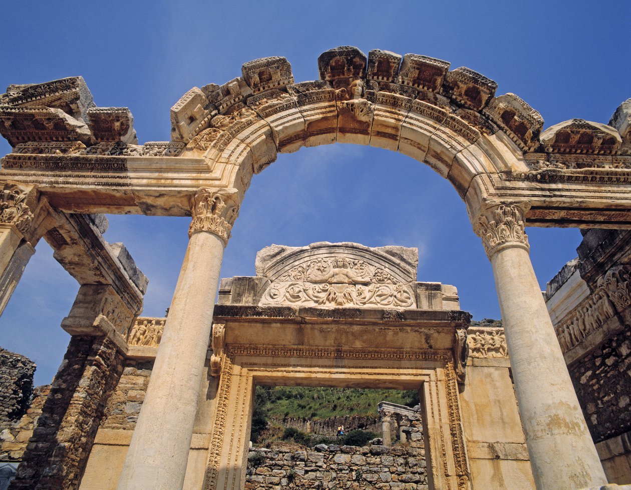 Facaden af Hadrians tempel af Roman