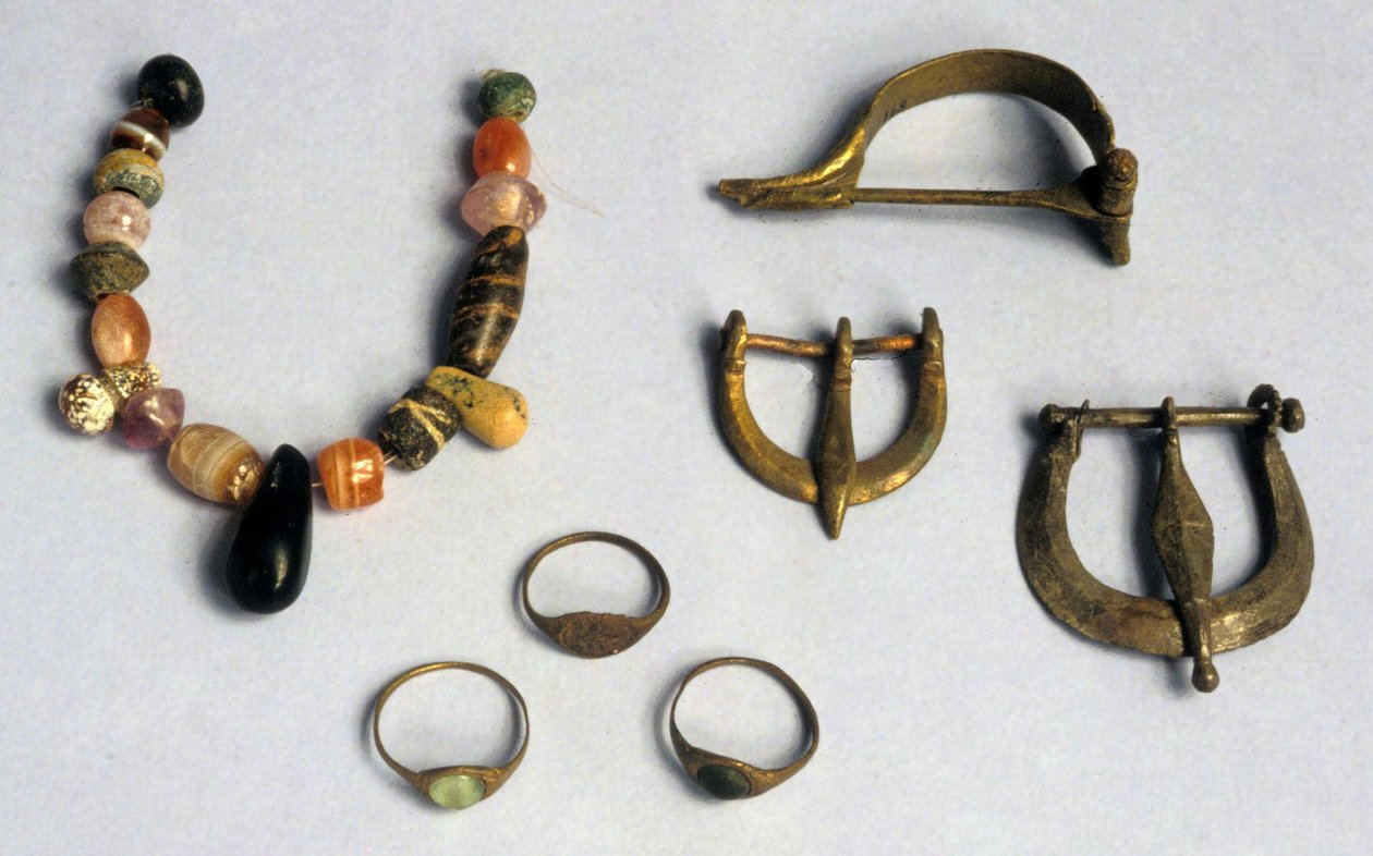 Ringe, spænder og fibulae, Masada (mixed media) af Roman Roman