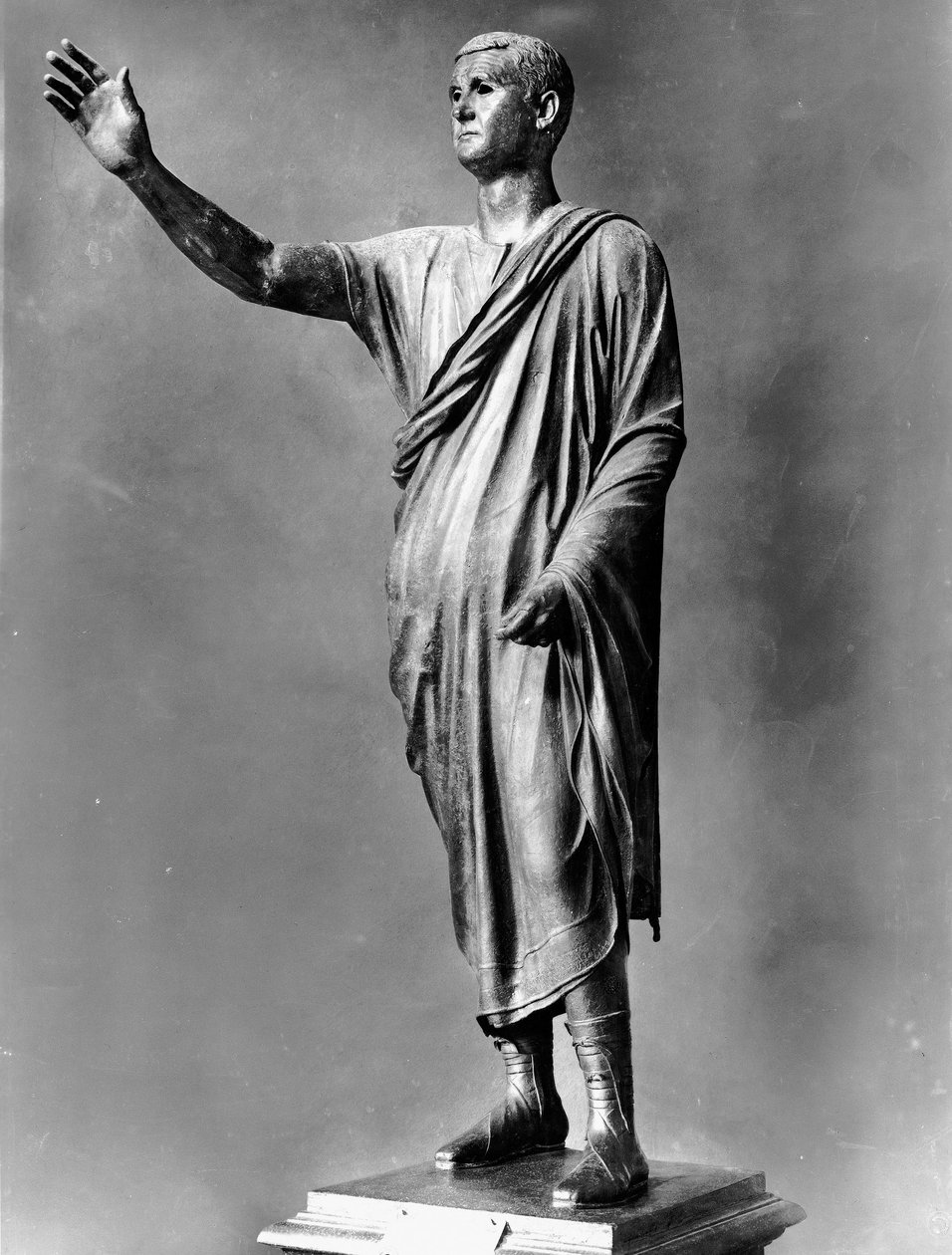 Statue af en romersk taler (bronze) af Roman Roman