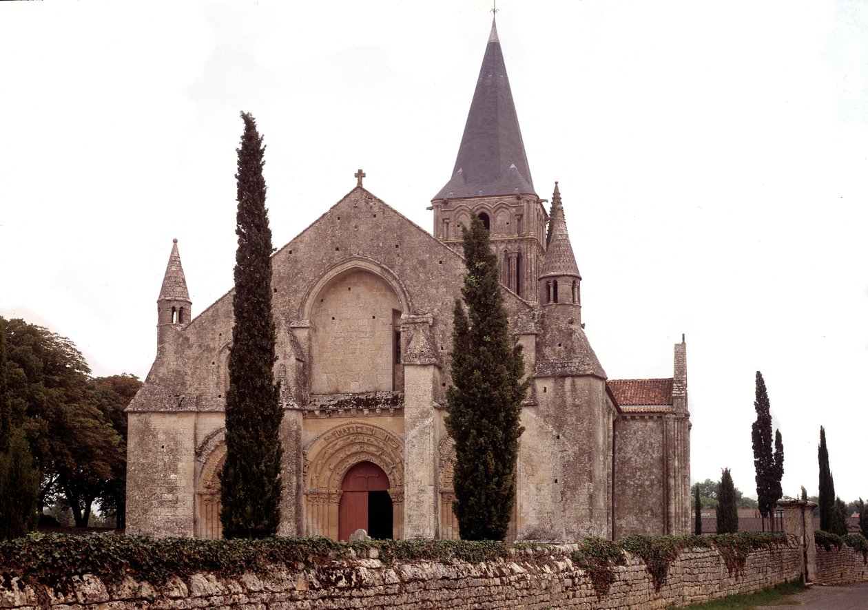 Romansk arkitektur: Udsigt til Aulnay -kirken af Romanesque