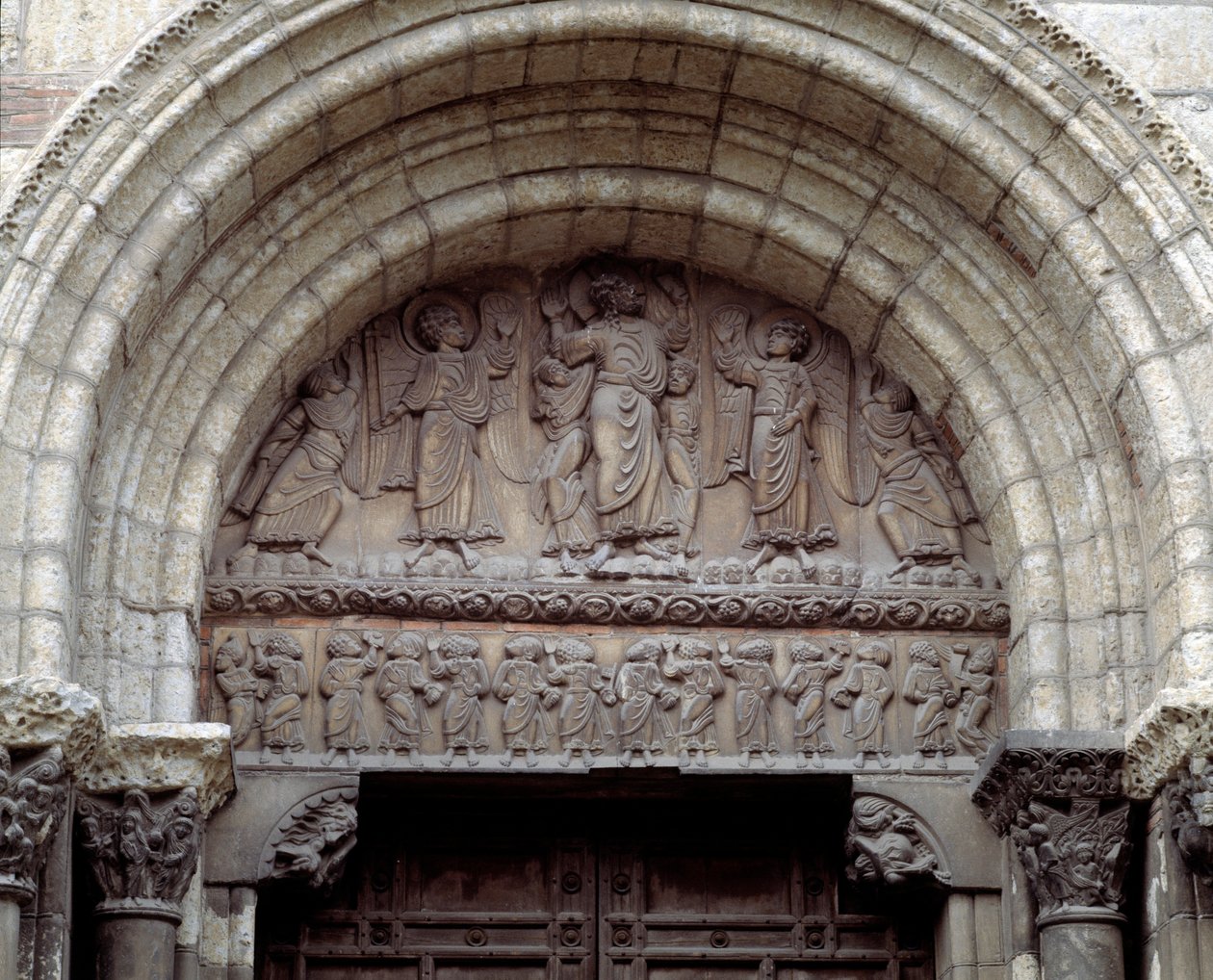 Ascension, basilikaens sydportal (skulptur) af Romanesque