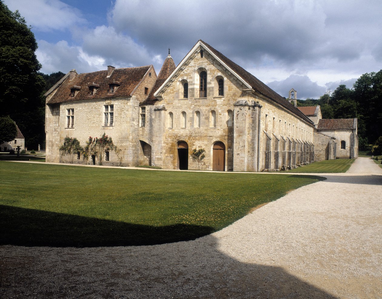 Udsigt over fængsel, scriptorium og kapitelhus af Romanesque